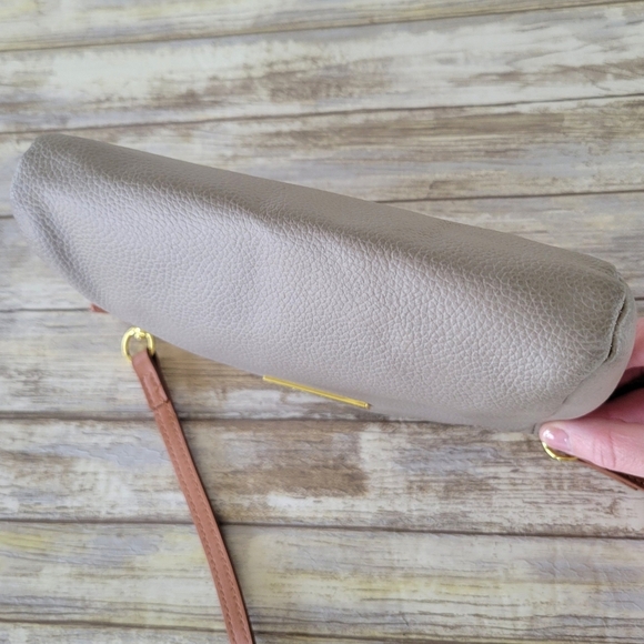 JOY & IMAN Alexandria Pebbled Leather Small Crossbody Bag Top Zipper Purse Taupe - Picture 9 of 12